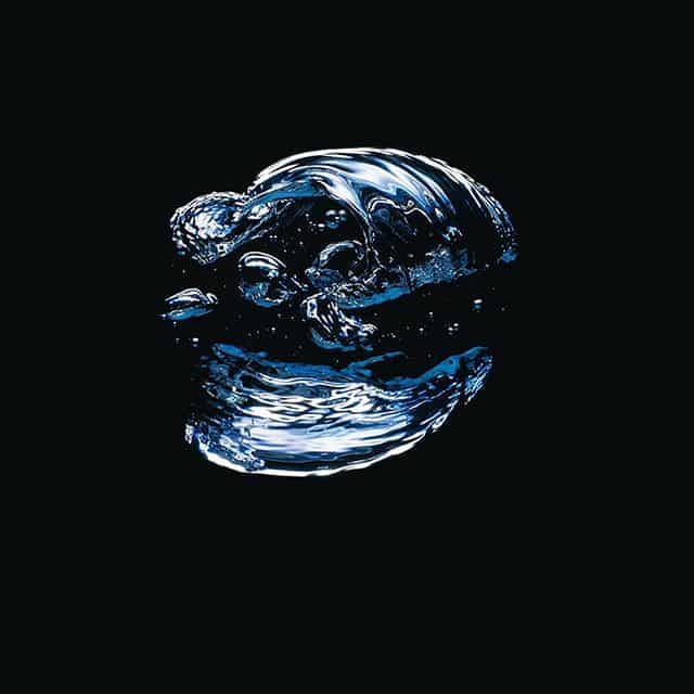 Macro liquid photography by Jonathan Knowles. modern-bubble-formations-shotbyjk-⠀-.⠀-.⠀-.⠀-.⠀-.⠀-jonathanknowles-jonathanknowlesphotog-2